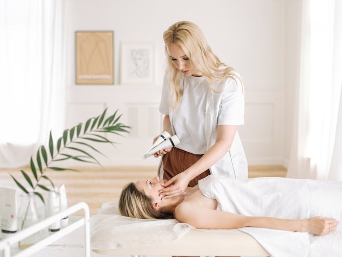 Glow Brighter: Expert Tips on Choosing the Right Pigmentation Procedure Right Pigmentation Procedure